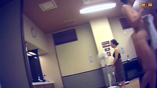 前回の二人組が裸で座って雑談 【神降臨 Vol.111】