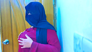 Egyptian Hot Maid Gets Super Horny & Start Masturbat in Office Room & Boss Start Handjob by Saw Her