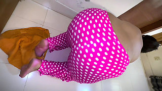 Big Ass Hot Stepmom Stuck Under Stepson's Bed & She Want Anal Fuck From Him