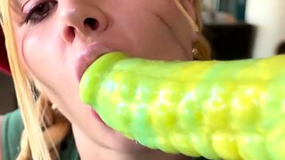 Penny Underbust – Cammy White (Video)