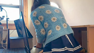Pissing Pussy by College Girl Hana Chan She Doing House Work Then Go to Piss
