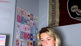 Amateur webcam girl masturbate big dildo