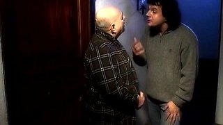 Babe brunette pornstar riding dick