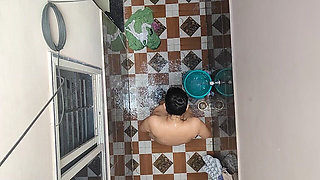 Saw the Neighbor's Sister-in-law Taking a Bath