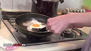 Japanese Housewife Gives Intense Blowjob - Asian MILF Experience