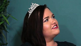 CFNM amateur Euro femdoms give group BJ