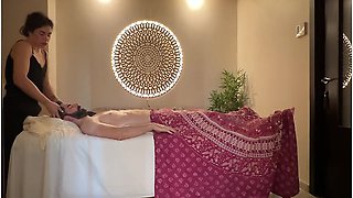 Oriental Massage With Hot Oils
