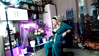 Cool mature married bitch Aimee: cock in mouth and loud shaking orgasms. Everyone would like to marry such a naughty slut! ))
