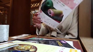 クールな色っぽい人妻がクンニを凝視して色っぽいフェラ