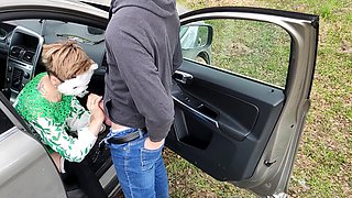 Amateur Emily and David in HD - Masked deep-throating blowie under the hood