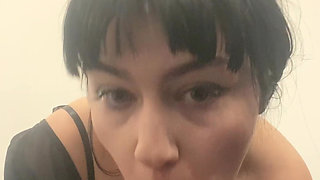 A Working Throat Does a Royal Blowjob and Gets a Dose of Cum!