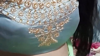 Sexy Naina bhabhi play her sexy boobs