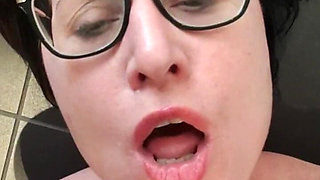 Dillator Vibrator in Julie