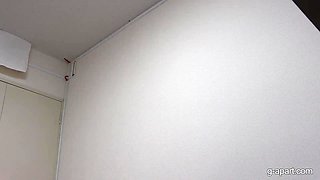 Akane Iruma takes off her leotard and takes a shower