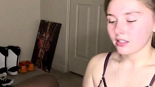 Sexy Slut Gives A Big Cock A Blowjob In The Car