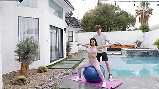 Personal Trainer Tests Eva Long's Pussy Endurance With His Cock