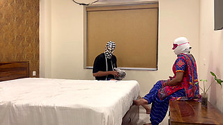 Desi Bengali Bhabhi fucked at her besharam tailor's room in doggy and missionary style