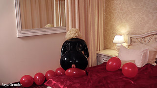 Latex rubber Looner MILF masturbate with pierced pussy and air balloons