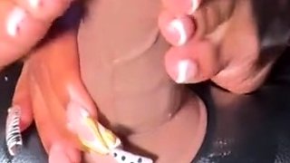 Amateur preggo hoe toys her pussy close up in fetish solo