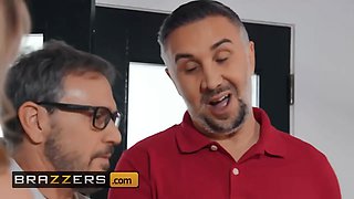 Large hooter Linzee Ryder gets her shaved vulva drilled - brazzers