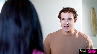 Dressed as a Naughty Nurse, Angel Gostosa Can't Stop Sampling Her Stepbro's Halloween Candy Cock