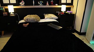 Amateur Webcam Cute Teen Plays Solo