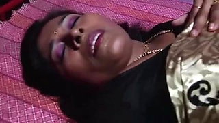 S.Indian Busty Mallu Aunty got Massage with her driver