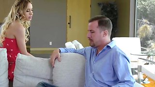 Cute stepdaughter Khloe seduced her Pops