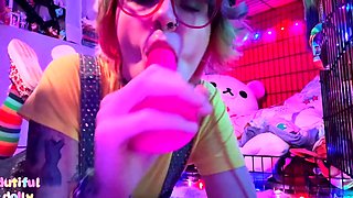 Hot amateur webcam teen masturbates for their fans