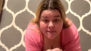 Juicy BBW Amateur MILF Gives Blowjob with Big Natural Tits