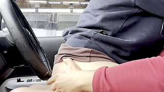 I convince a stranger to have risky sex in the car, he makes me scream a lot.