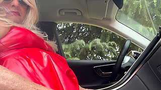 Shemale in car waiting