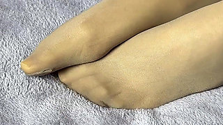 Secretary in Nylon Pantyhose Loves Her Long Legs