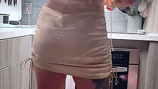 Big boobed babe masturbating