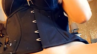 Amateur Latina Milf Masturbates on Cam