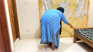 Huge Hanging Milky Tits & Ass Hot Indonesia Muslim Aunty Clean My Room & Try to Seduce Me for Sex