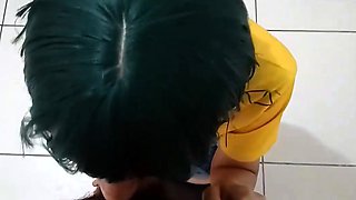 Essa garota cosplayer chupou meu pau e depois bebeu meu