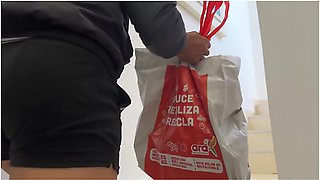 I Pay The Delivery Man With A Nice Blowjob - Garganta Profunda