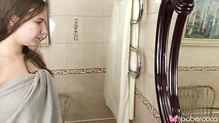 Madison Chandler Fingering Wet Pussy After Shower Tease