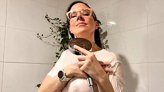 Amateur shower and masturbation