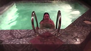 A bodacious COUGAR pops in a sauna. Ginormous globes, hefty bootie. PHAT ASS WHITE GIRL.