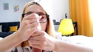 BLOWJOB FROM A CUTIE WITH BEAUTIFUL EYES.