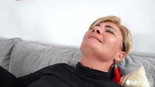 Gorgeous short-haired MILF horny porn video