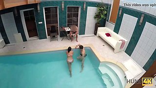 Hunt4k. sexabenteuer im privaten swimmingpool