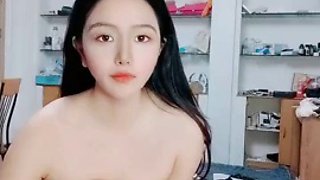 China live broadcast, round-faced and sweet lady! White, tender skin and plump flesh! Take off your underwear and fuck your pussy