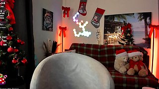 Big boob brunette masturbates on webcam
