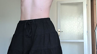 Katie Noir shows her body, anal plug and nipple clamps, stretches all holes in close-up