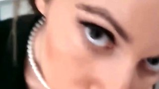 elle suce son mec en voulant recevoir son sperme