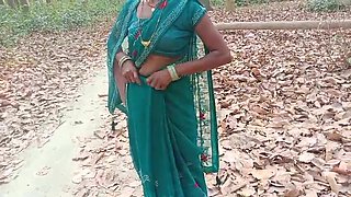 Desi Bhabhi Urineing in the Jungle