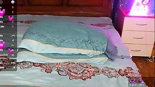 Amateur Webcam Teen Flashes Masturbates